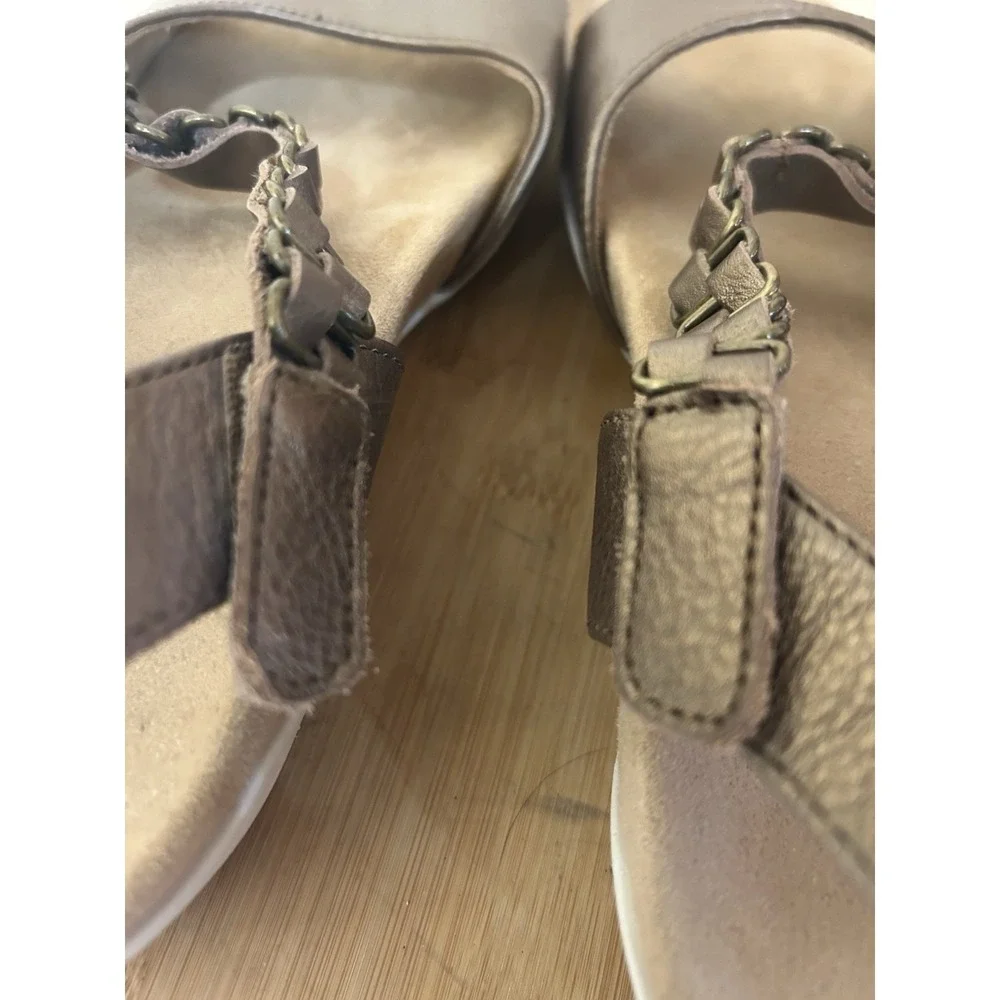 Halsa Sandals Womans‎ Bronze Sz 9.5M Ankle Strap Destiny Shoes Flats EUC